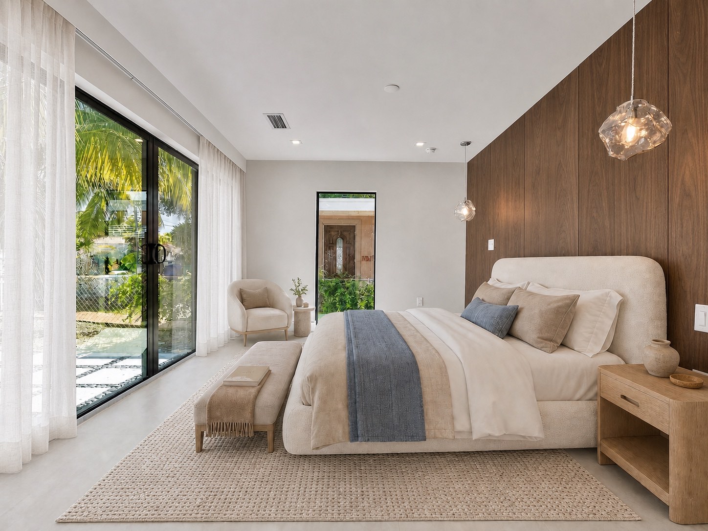 Dormitorio principal de Frow Avenue Residence con pared de madera, textiles neutros y vistas al jardín
