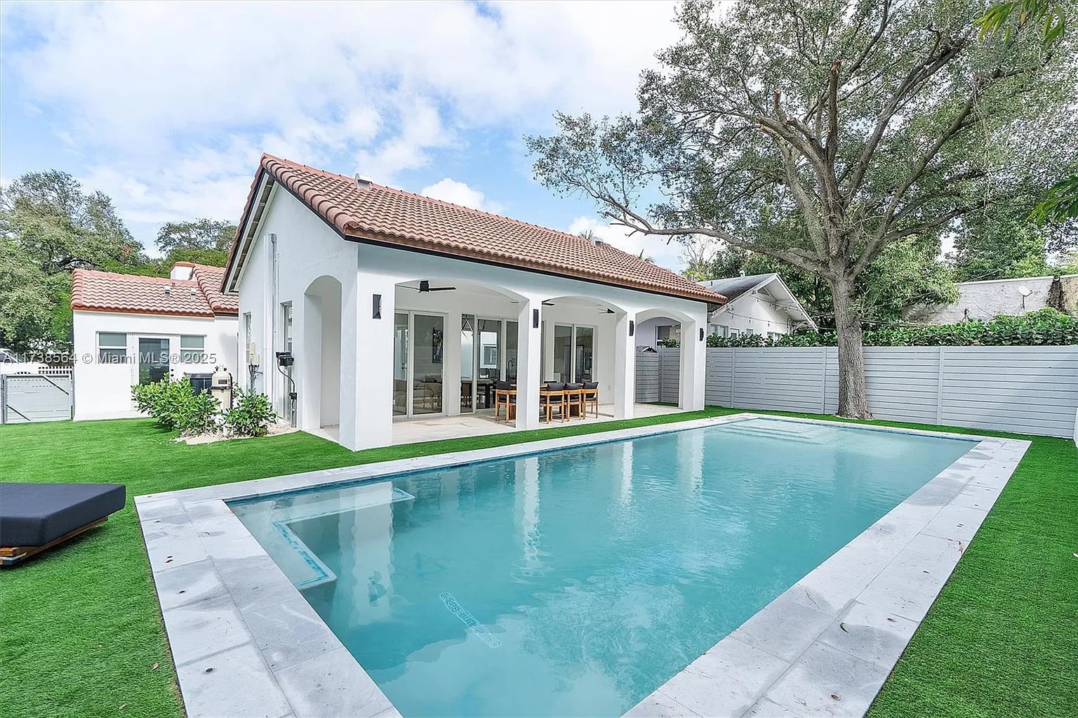 Residencia transformada con piscina en Miami